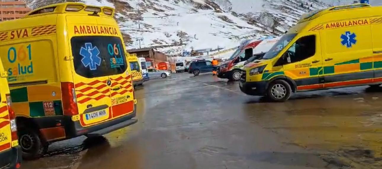 Ambulancias desplazadas a Astún para trasladar a los heridos