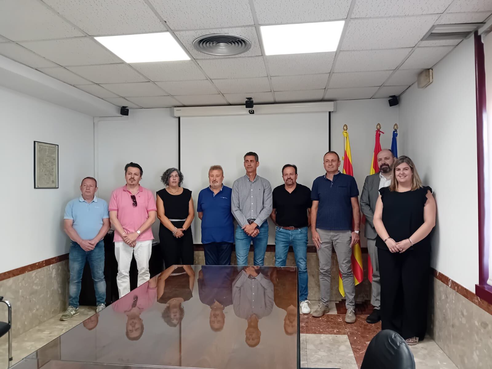 El presidente de la Comarca de Somontano, Saúl Pérez, y los alcaldes de los Ayuntamientos de Abiego, Barbuñales, Berbegal, Bierge, Castejón del Puente, Estadilla, Laperdiguera, Peralta de Alcofea, Pozán de Vero y Torres de Alcanadre.