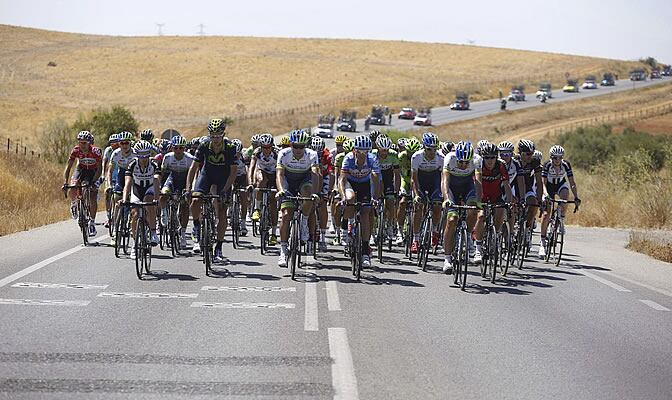 El pelotón rueda durante la 4ª etapa de la Vuelta de España
