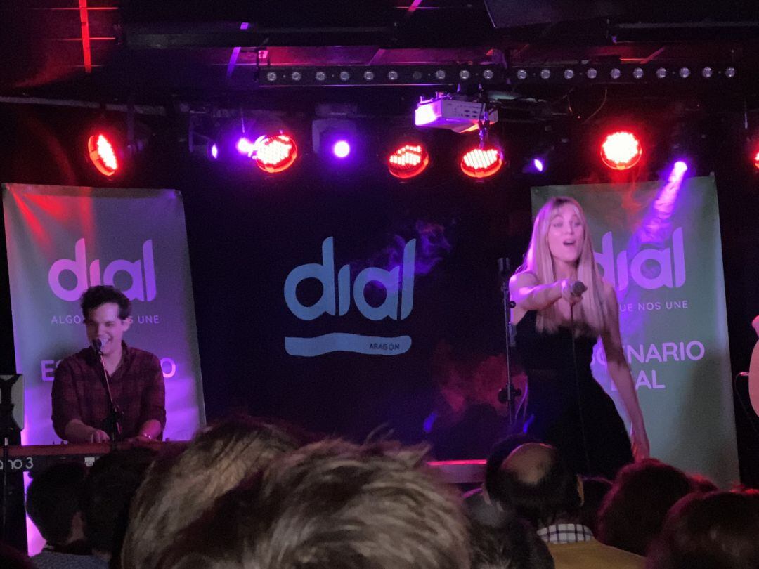 Edurne, durante el concierto de la Sala López de Zaragoza, en el Escenario Dial 
