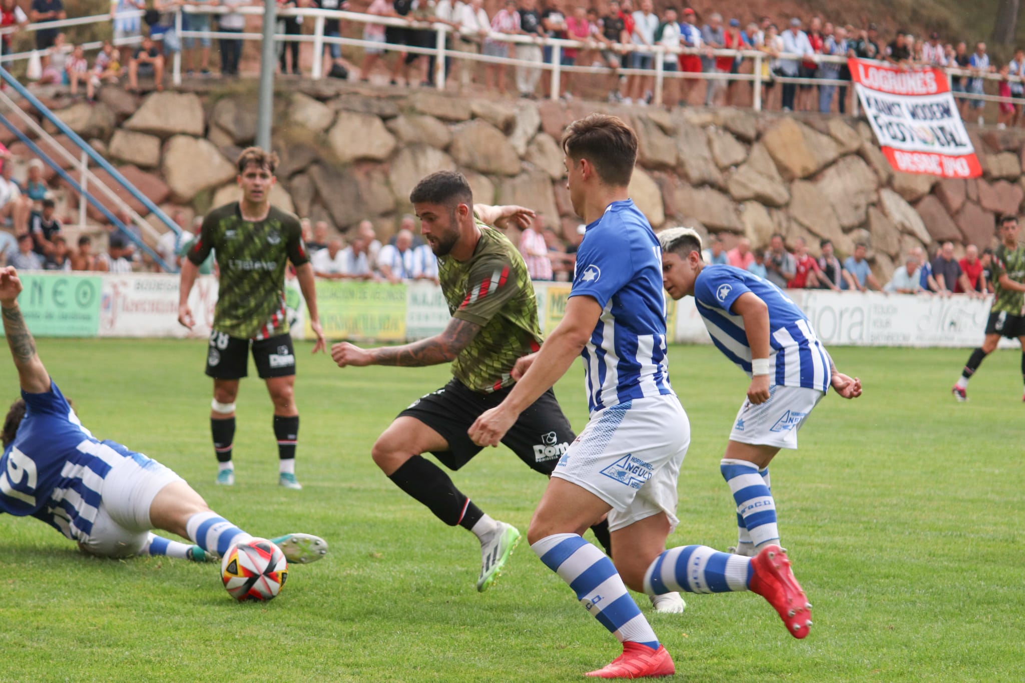 Jordi Escobar busca el remate a portería en una acción de la primera mitad / SD Logroñés