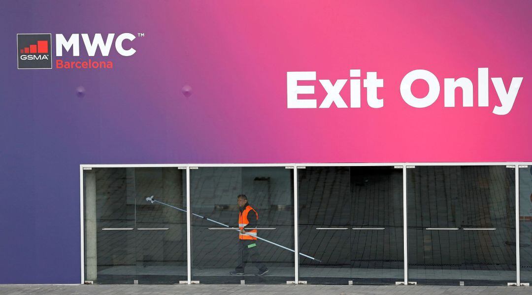 A la Fira Gran Via continuen els preparatius d'un MWC que no està gens assegurat