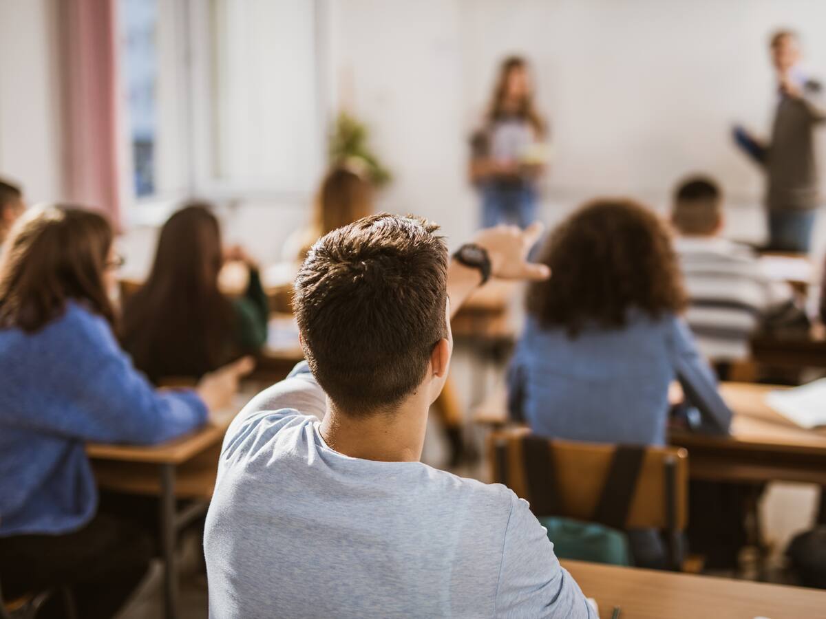 Destituyen al director de un centro en Yecla por comentarios sexuales a los alumnos