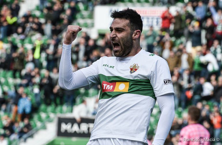 Benja celebra un gol con el Elche esta temporada