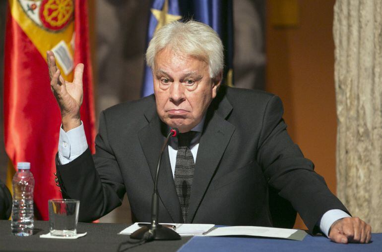 El expresidente del Gobierno de España, Felipe González, durante la conferencia 