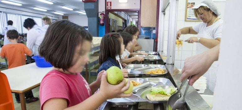 Los niños también comen en verano