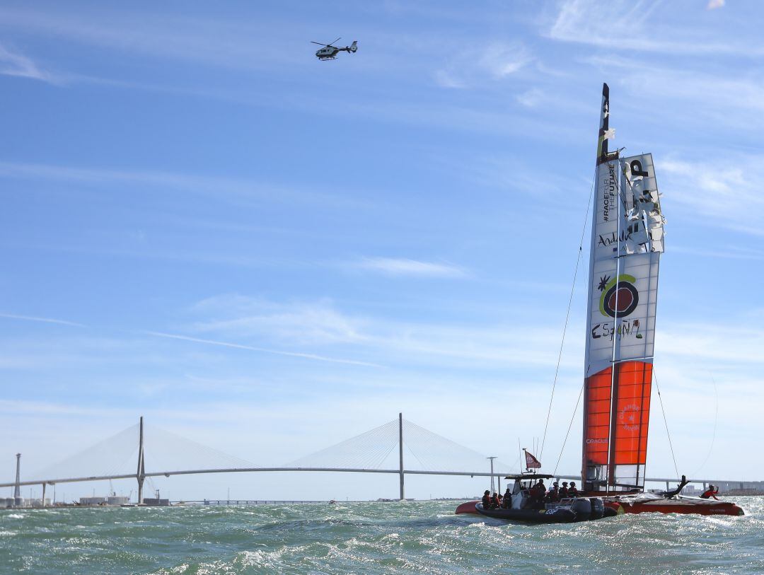 La tripulación española durante de la Sail GP en Cádiz
