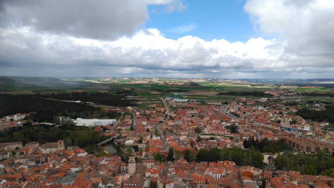 Vista de parte de la comarca de Peñafiel desde la fortaleza de la localidad vallisoletana.