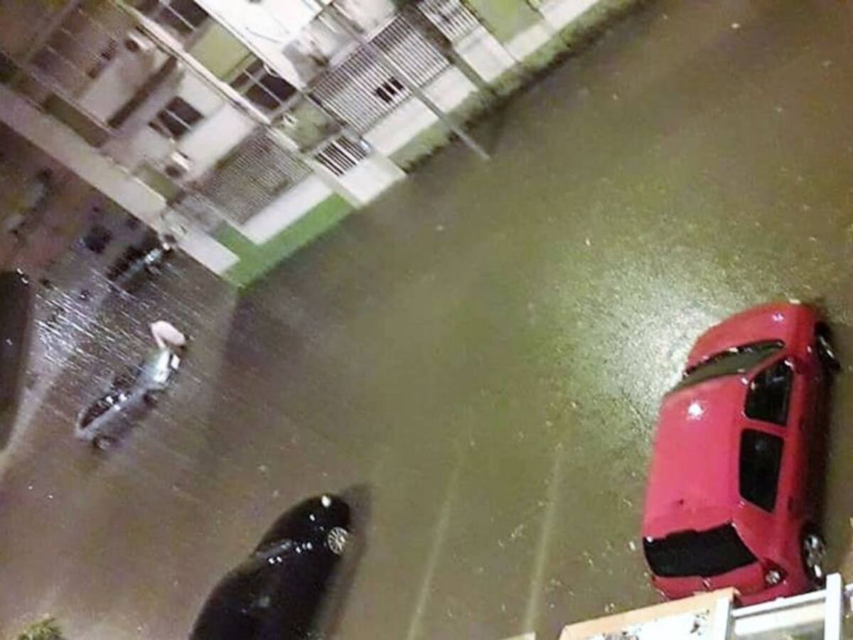 Una tromba de agua inunda de madrugada la barriada de La Liberación