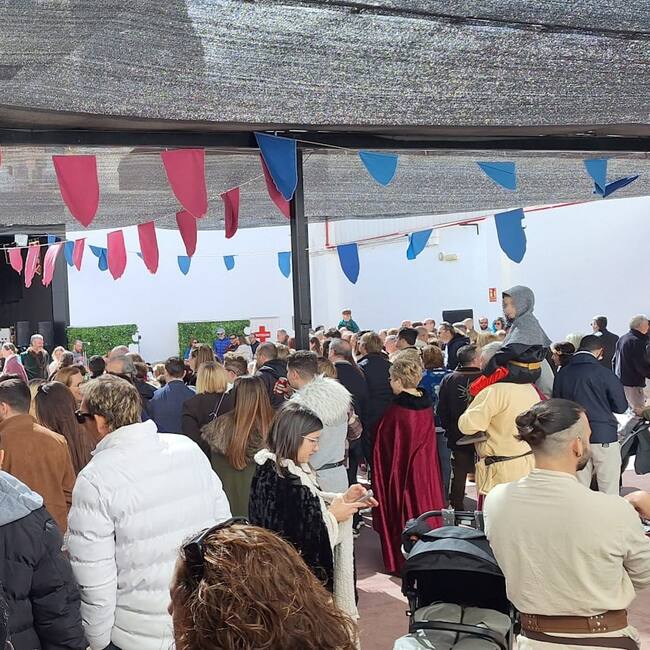 Acto en el patio festero