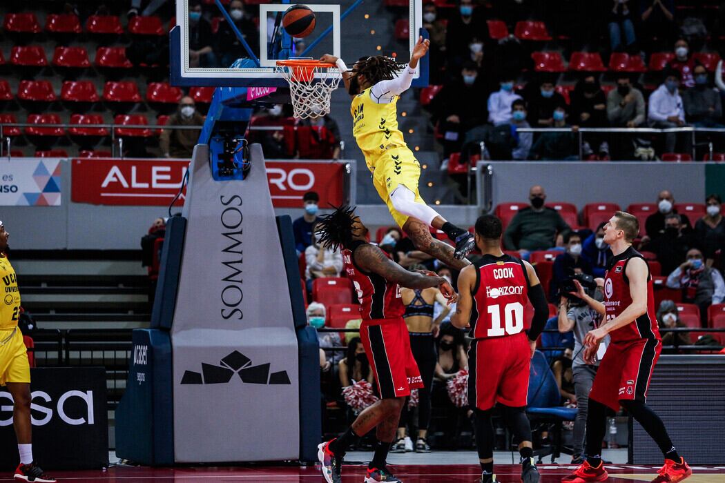 James Webb ante Casademont Zaragoza