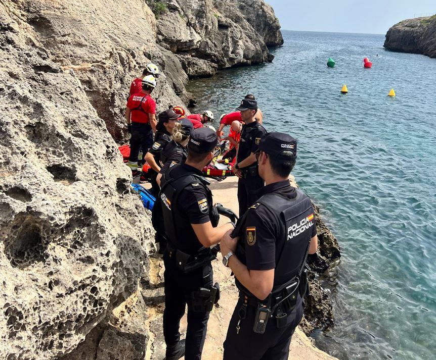 Moment del rescat a Cala en Forcat