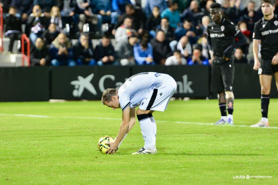 Un penalti arruina la buena racha del Almería.