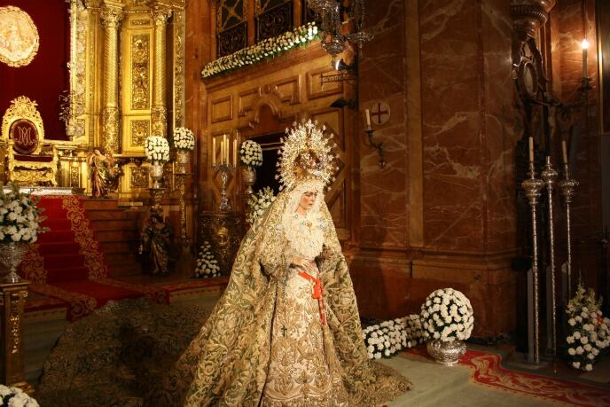 La imagen de la Esperanza Macarena estará en besamanos hasta el domingo en su Basílica.