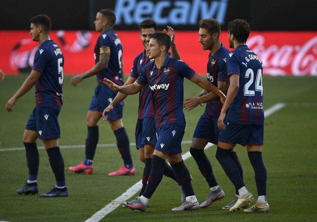 Enis Bardhi of Levante celebrates scoring the second goal during the Liga match between RC Celta de Vigo