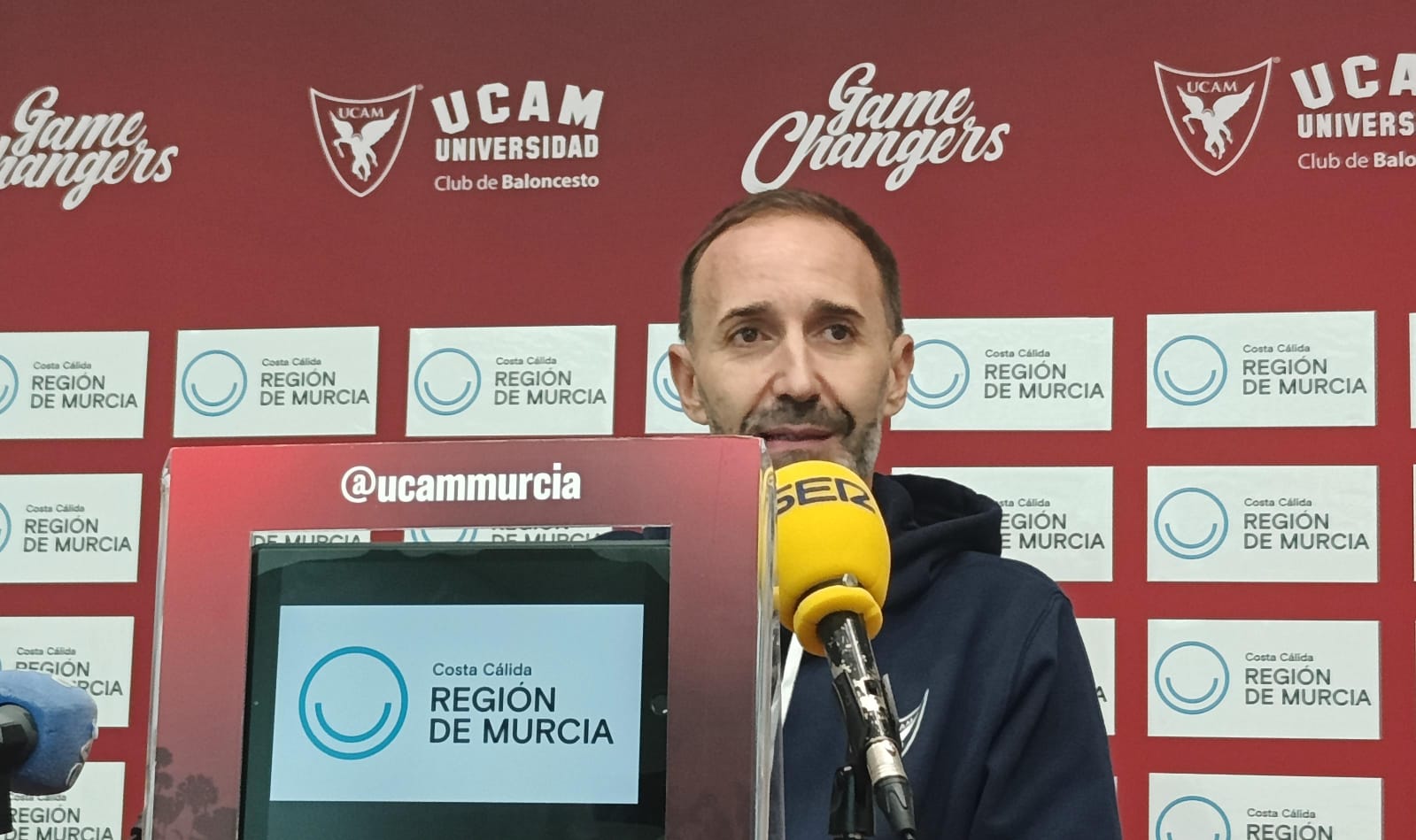 Sito Alonso en la sala de prensa del Palacio