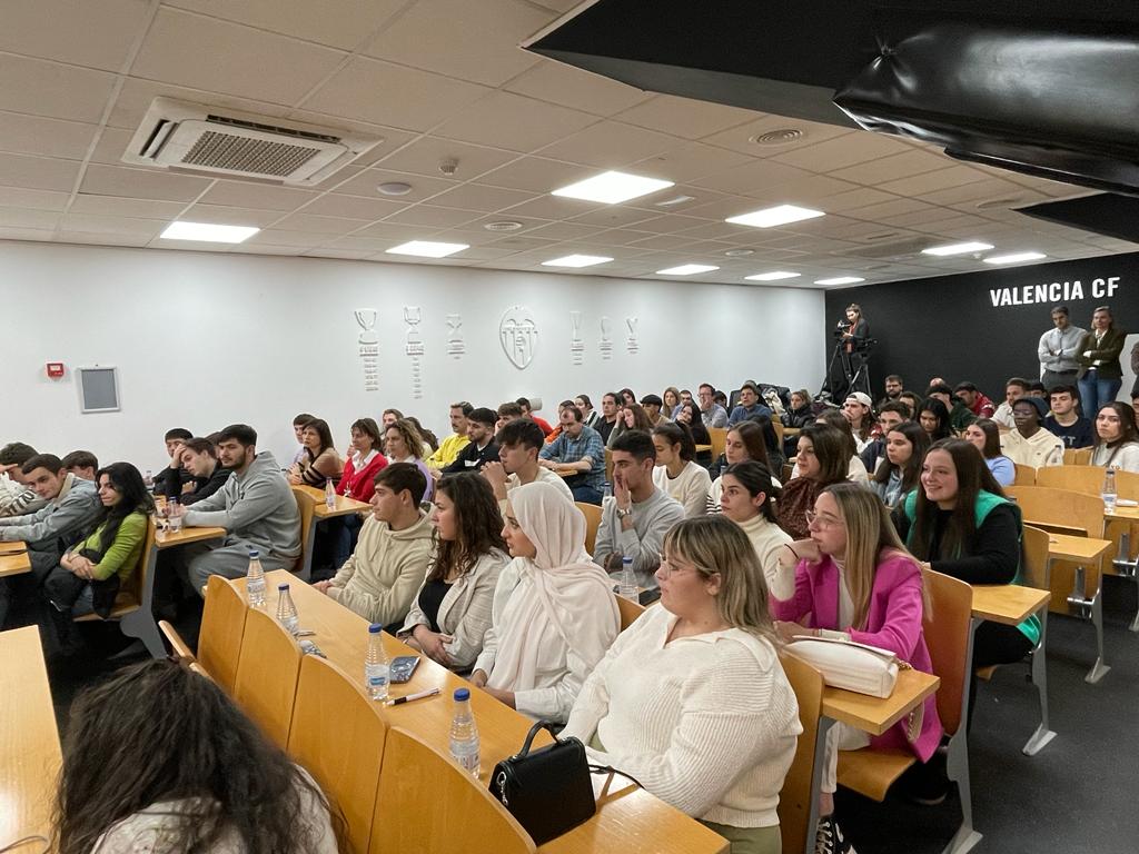 Primera masterclass de la XI edición de GIRA Jóvenes Coca-Cola dedicada a la Digitalización