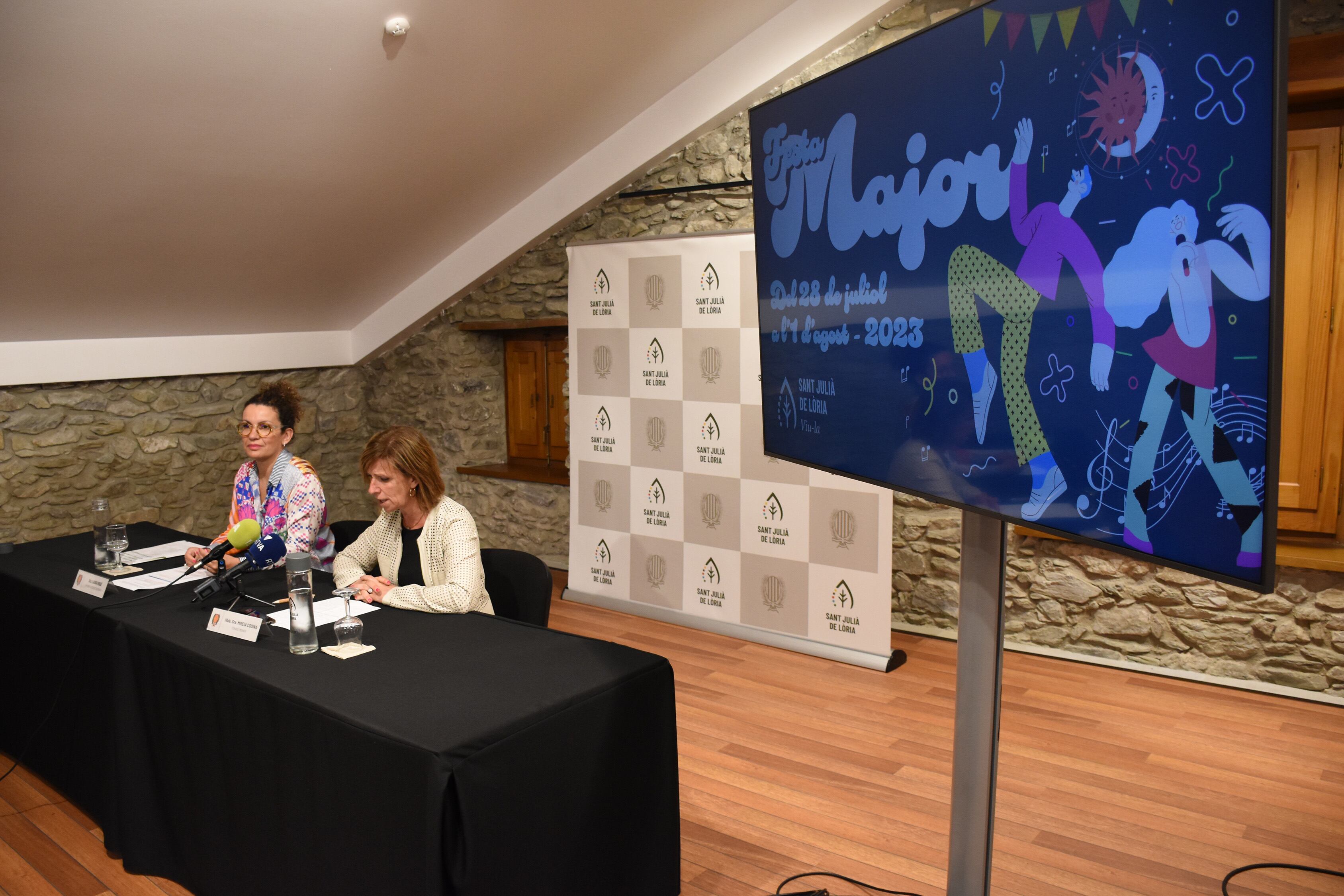 La cònsol menor, Mireia Codina, i la cap de Cultura, Laura Rogé