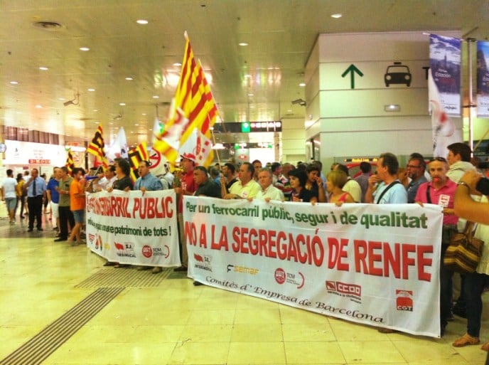 Els treballadors de RENFE i ADIF protesten a l&#039;estació de Sants