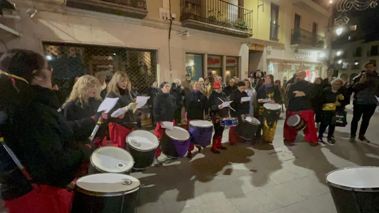 Las componentes del grupo Gurús en la manifestación del 8M en Aranda