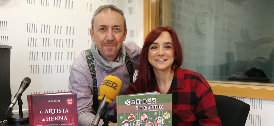 María Quintana, junto a Chema Contreras, en los estudios de SER Madrid Sur