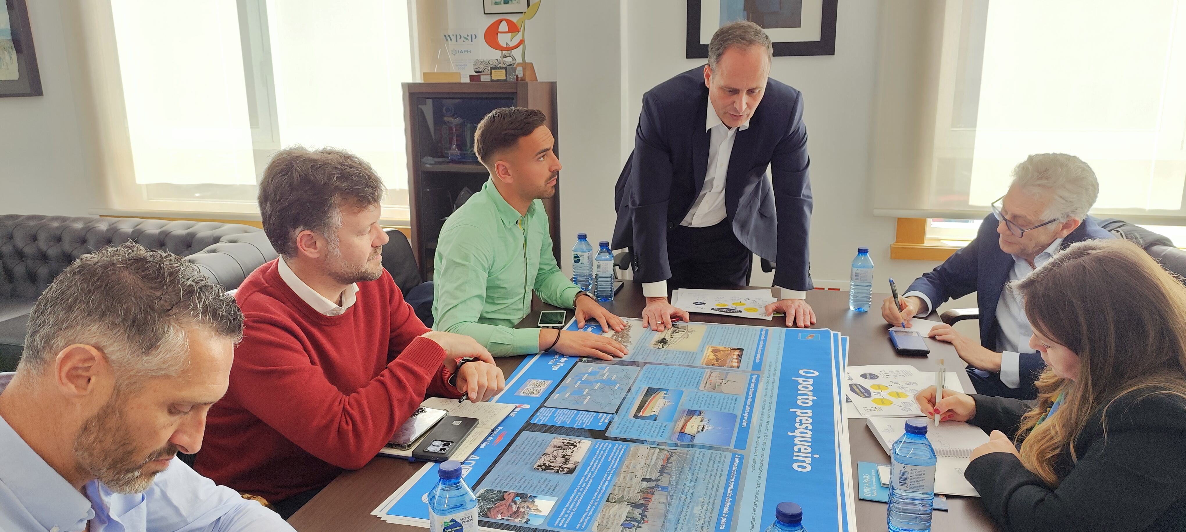 Carlos Botana, presidente de la Autoridad Portuaria de Vigo, durante el encuentro