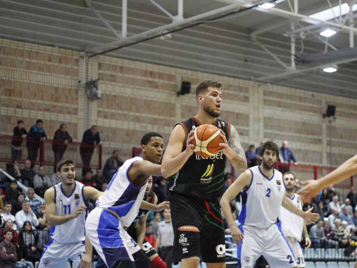 El Iberojet Palma cae en la prórroga ante el colista