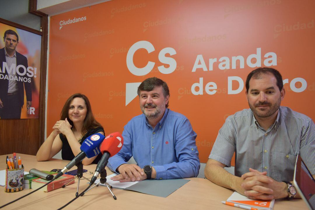 Elia Salinero, Francisco Martín Hontoria y Fernando Chico forman el grupo municipal de Ciudadanos