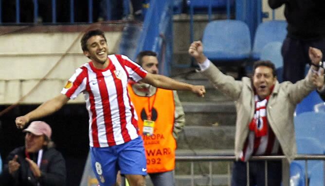 El jugador del Atlético de Madrid Eduardo Salvio celebra el segundo gol de su equipo durante el partido, correspondiente a la ida de los octavos de final de la Liga Europa