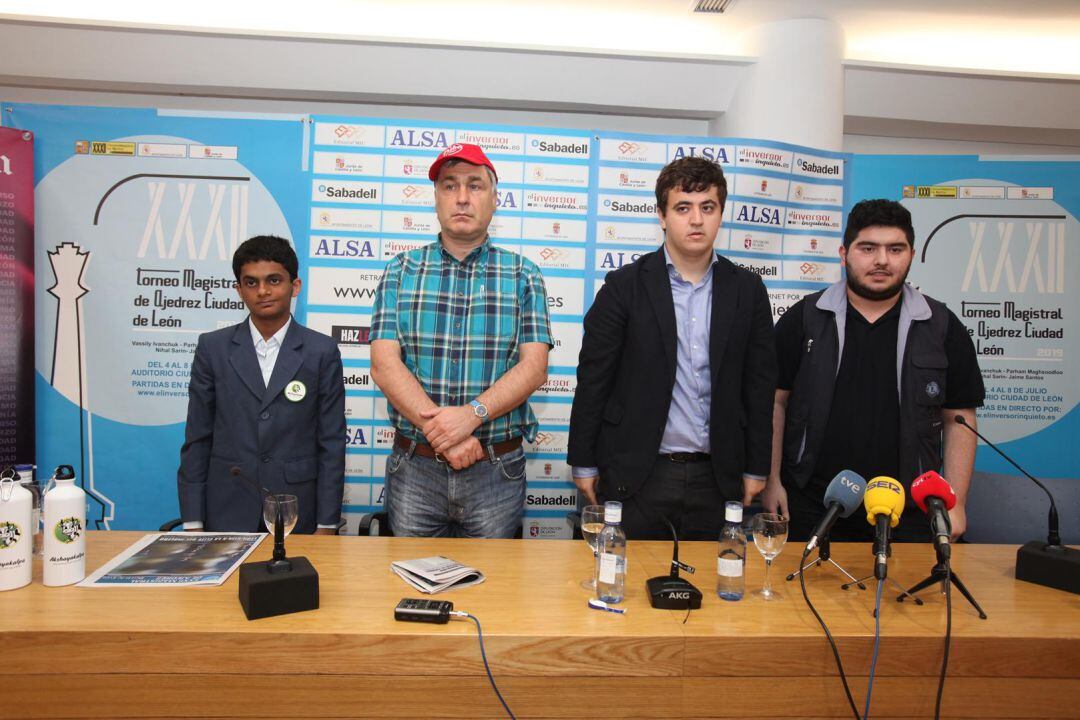 Sarin, Ivanchuk, Santos y Maghsoodloo, durante la presentación del torneo