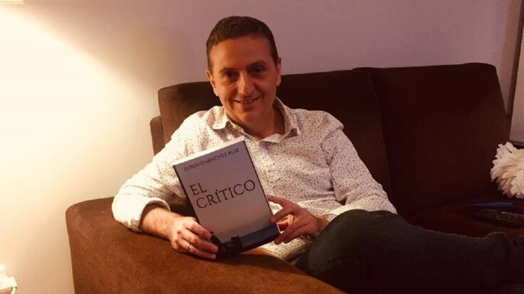 La novela 'El Crítico', de Roberto Sánchez, candidata al Premio Literario Amazon 2019