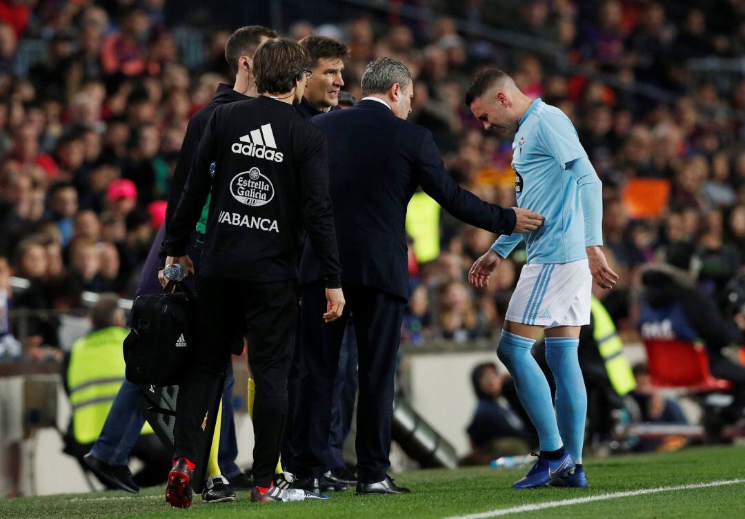 Aspas se retira lesionado del césped del Camp Nou