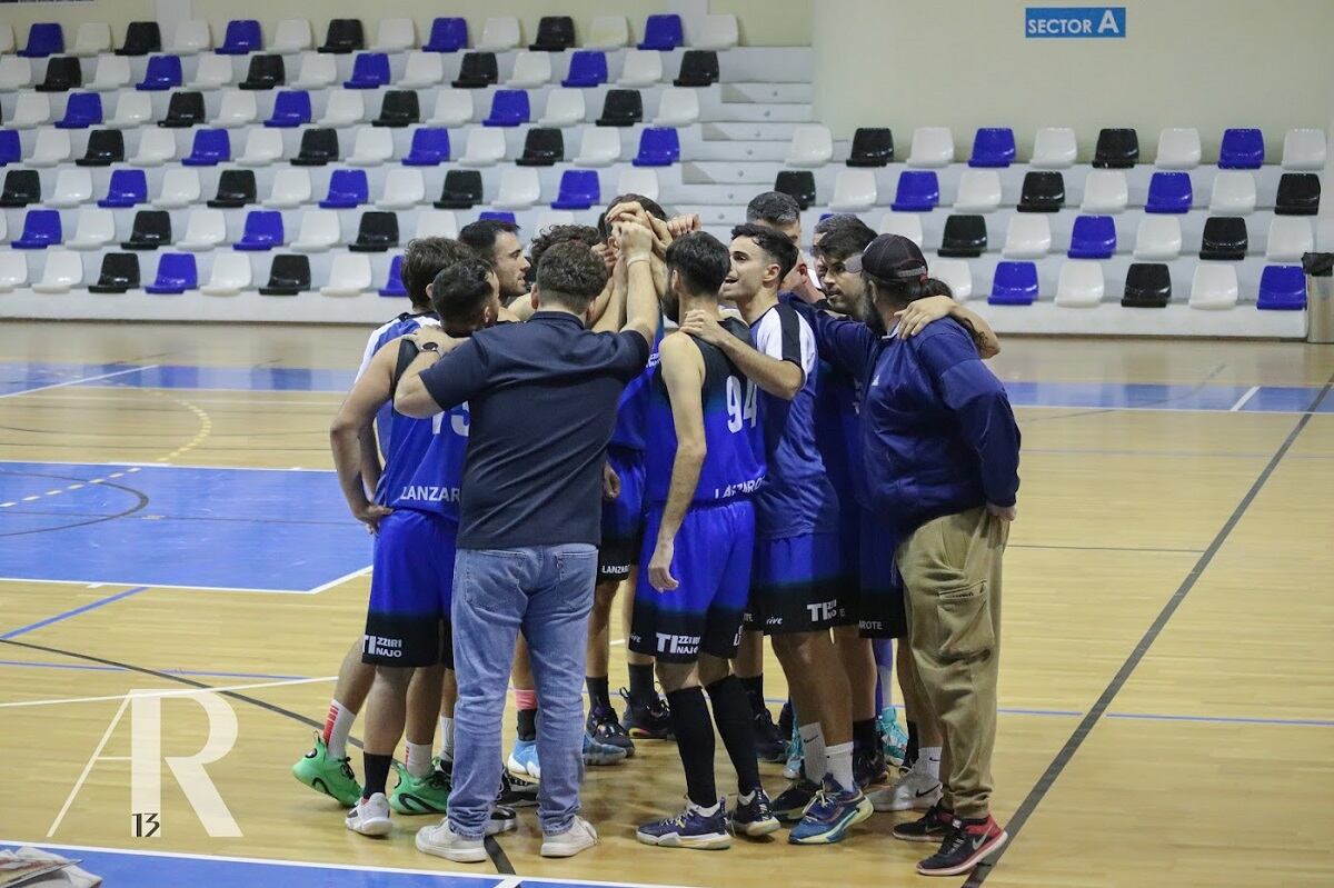 Jugadores y cuerpo técnico del Tizziri Tinajo.