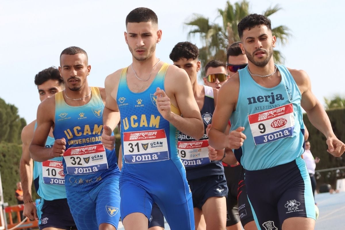 Atletas del UCAM durante la competición