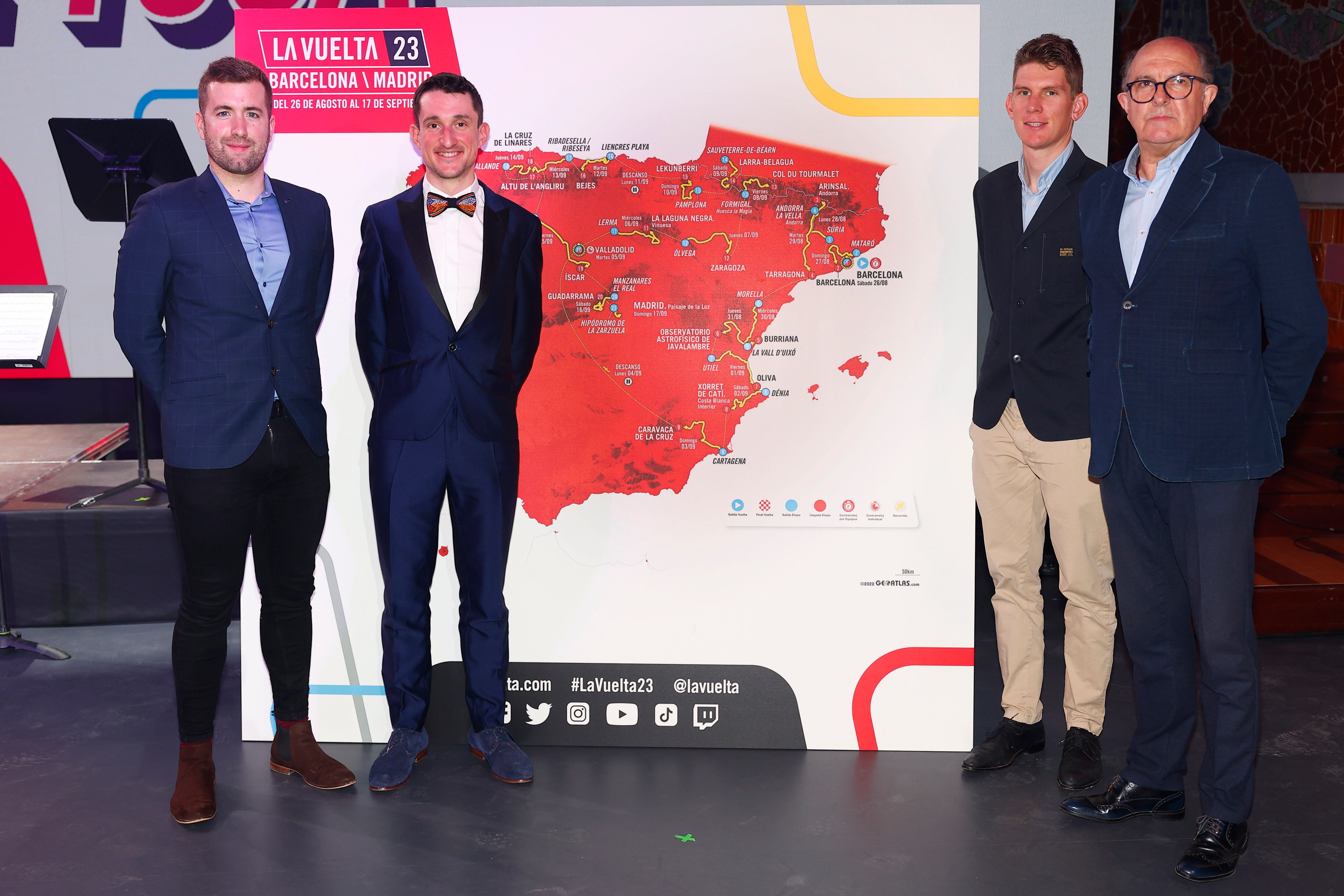 Varios representantes del Burgos BH -a la derecha del todo su mánager general, Julio Andrés Izquierdo- estuvieron presentes en el acto de presentación del recorrido de la  Vuelta a España. / Foto: Rafa Gómez / Sprint Cycling