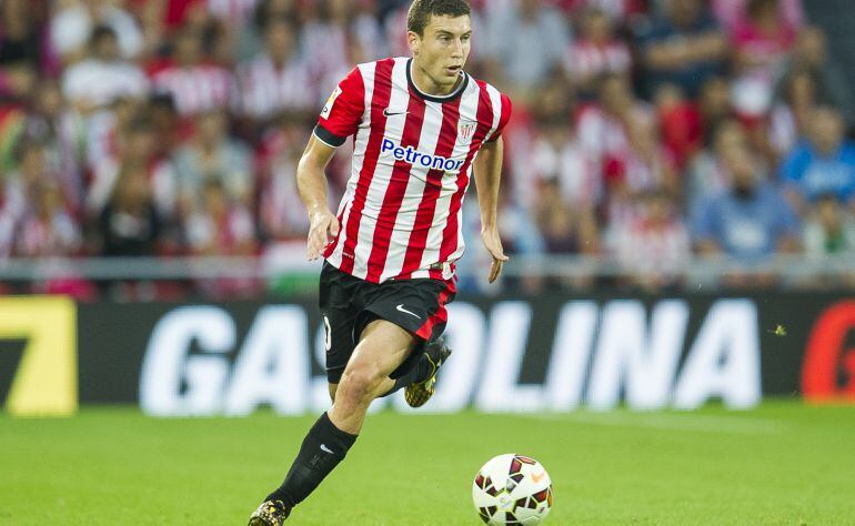 El jugador alavés del Athletic pasó por El Larguero para analizar la previa de la ida de la Supercopa de España