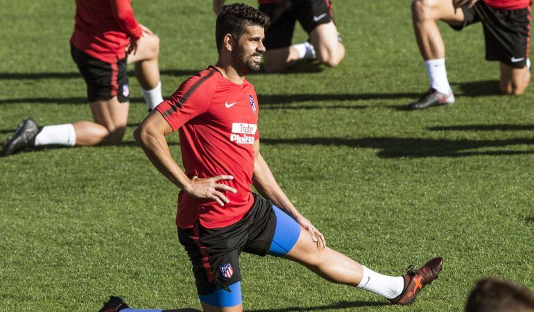 El delantero del Atlético de Madrid, Diego Costa durante el entrenamiento 