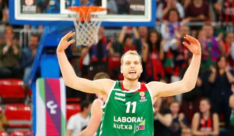 Jaka Blazic celebra la victoria ante Panathinaikos en el primer partido de la serie.