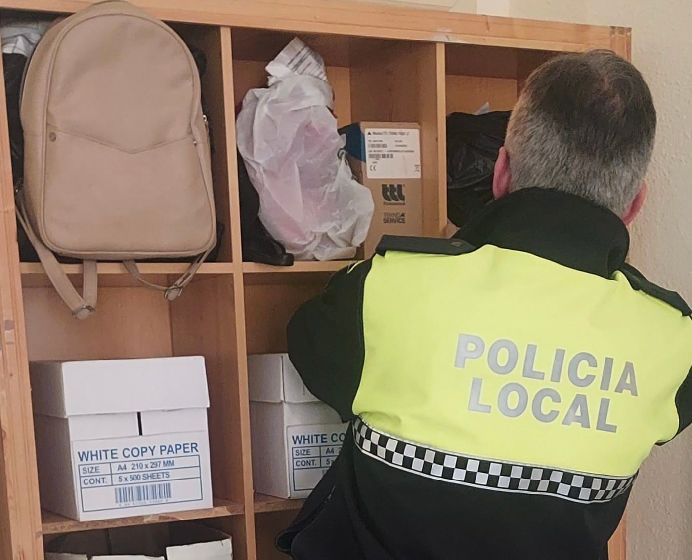 Un agente de la Policía Local