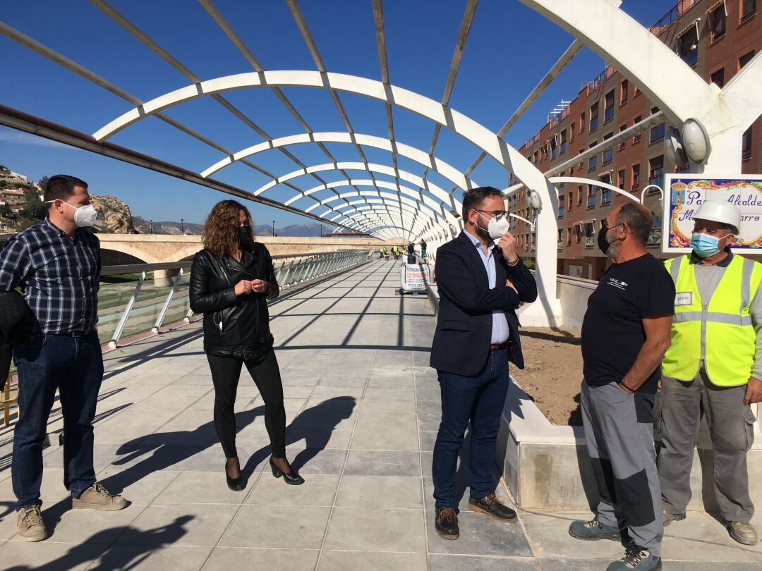 Visita de Casalduero y Mateos a las obras de la Pasarela