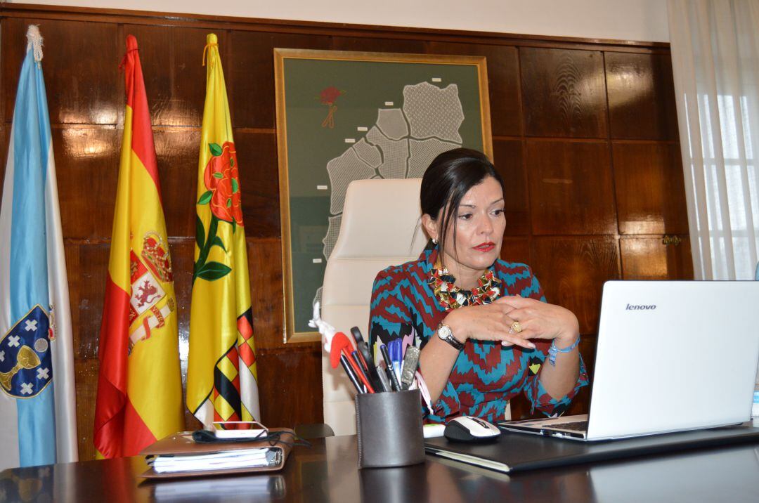 Nidia Arévalo, alcaldesa de Mos, durante una reunión telemática en la Casa do Concello.