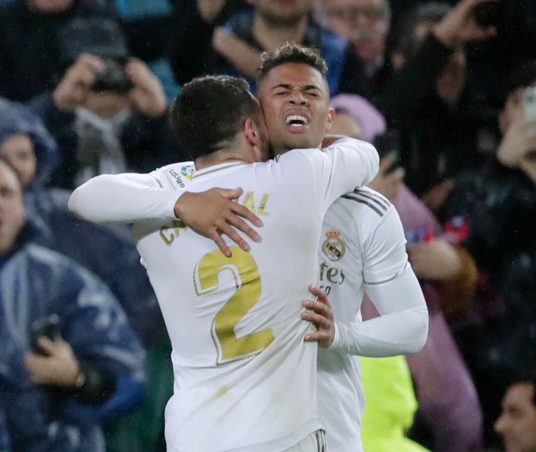 Mariano Díaz celebrando su gol con Carvajal