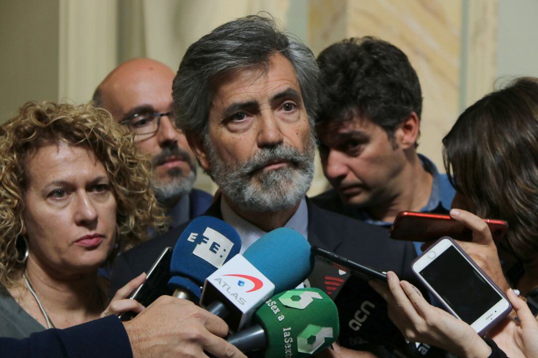 Carlos Lesmes atenent als mitjans de comunicació