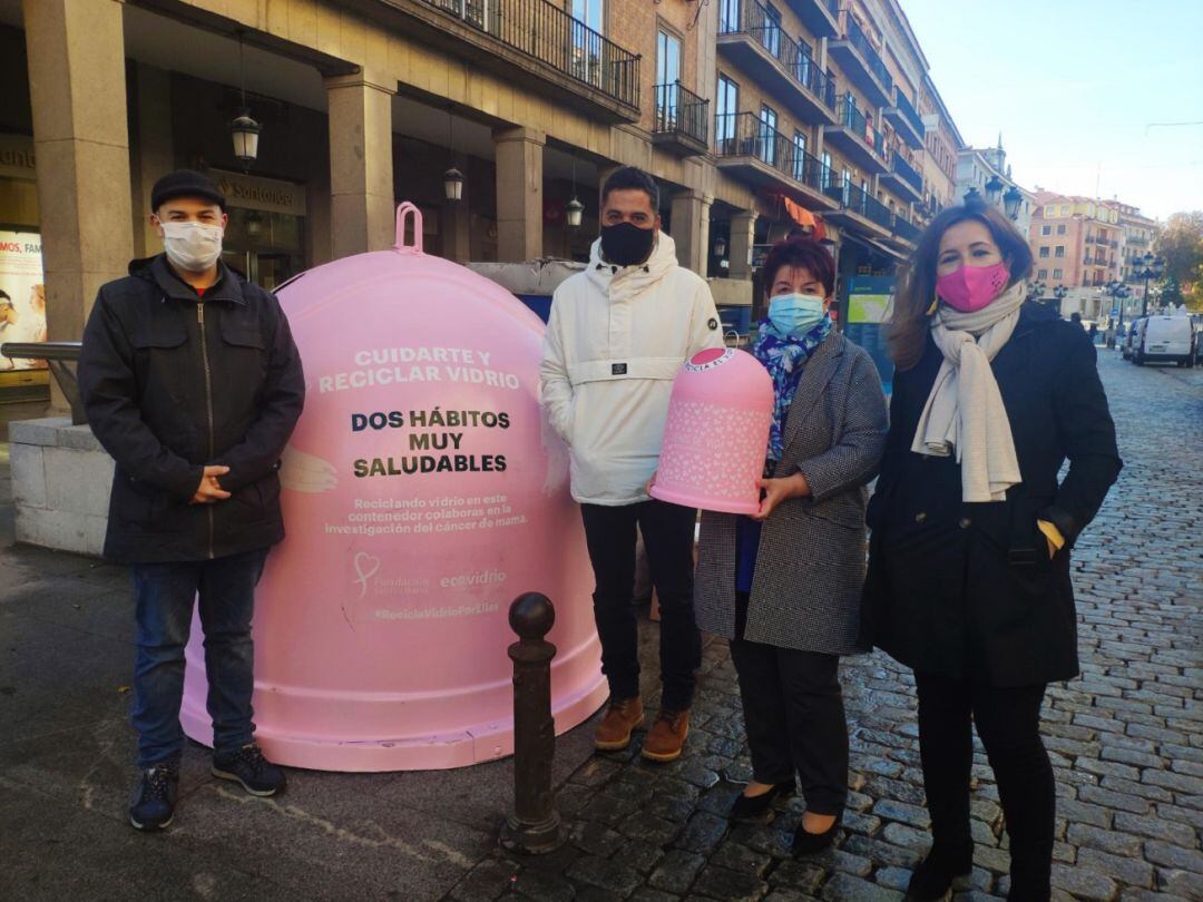 Campaña solidaria recicla vidrio por ellas con motivo del Día Mundial del Cáncer de Mama.