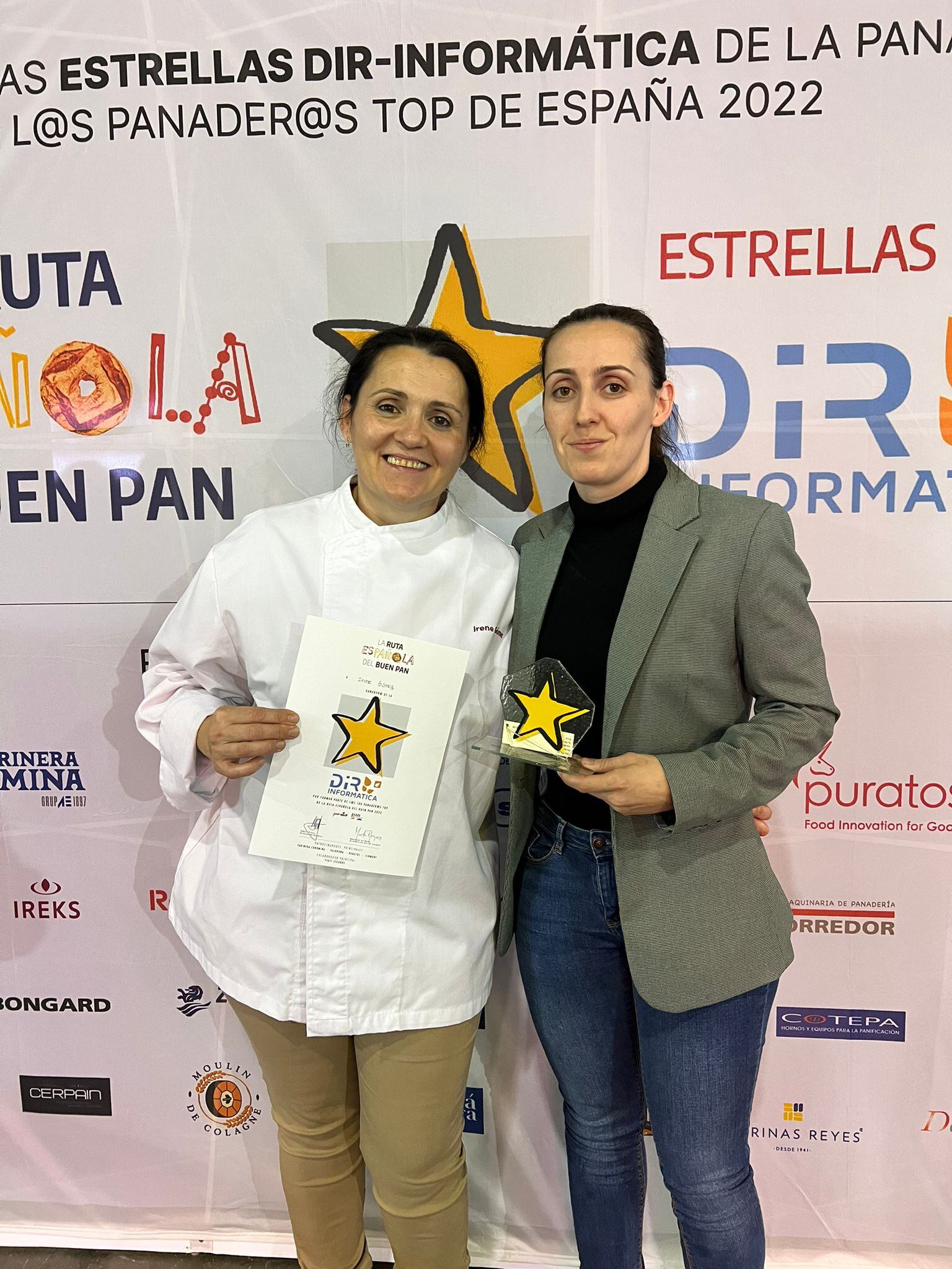 Hermanas Gómez recogiendo la estrella