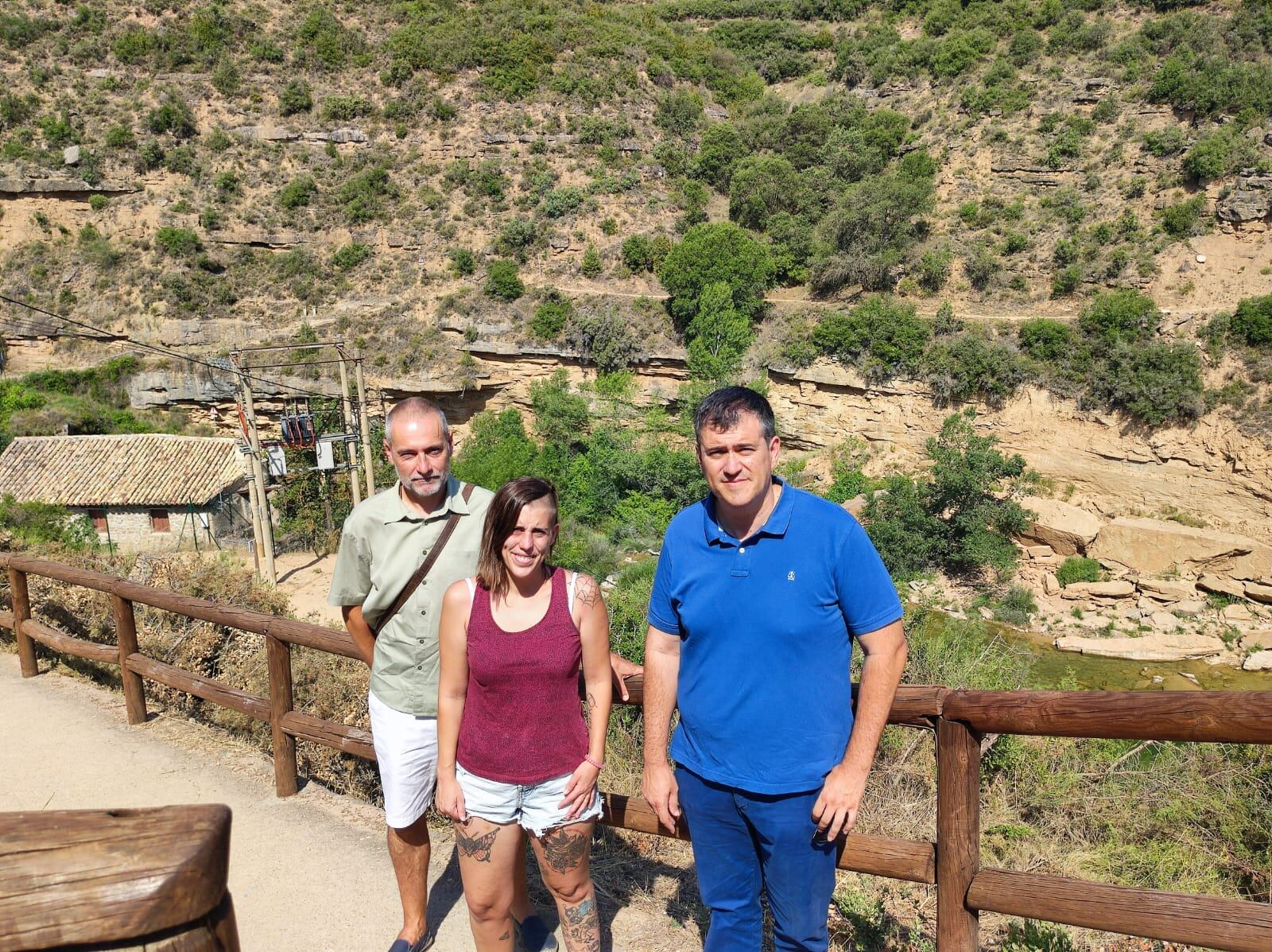 Joaquín Palacín ha visitado Bierge acompañado por Cristina Cernadas y José Ramón Ceresuela.