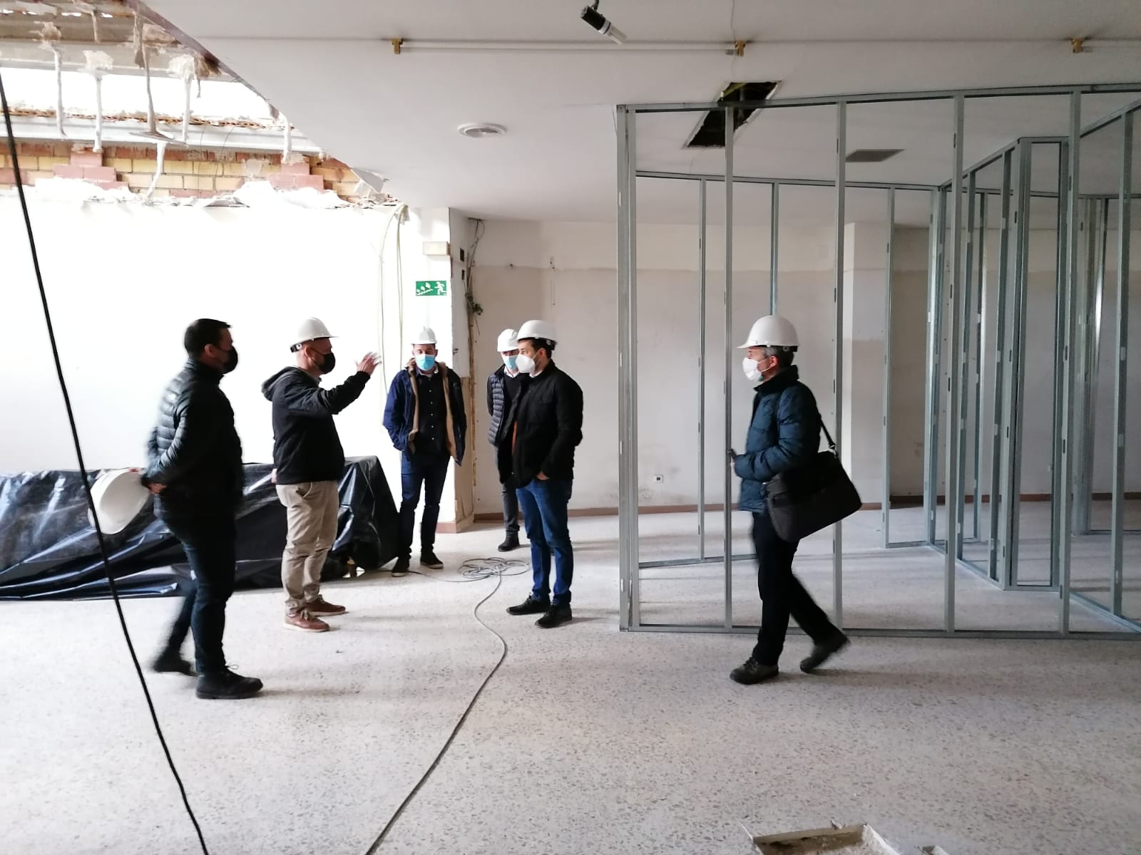 Visita a las obras de reforma del futuro Espai Català en Ondara.