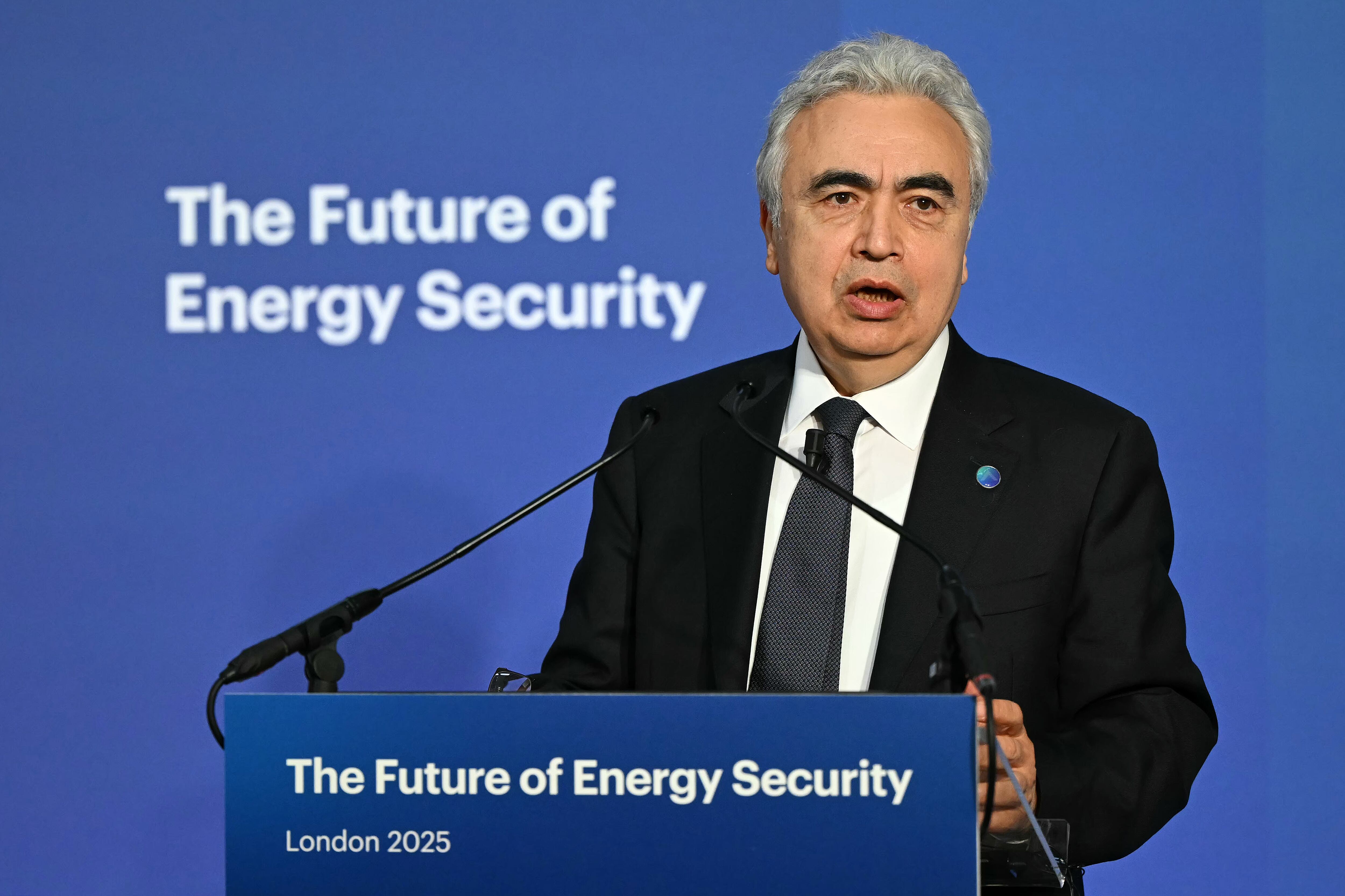 El director ejecutivo de la Agencia Internacional de la Energía (AIE), Fatih Birol, pronuncia el discurso de apertura durante la Cumbre sobre el Futuro de la Seguridad Energética