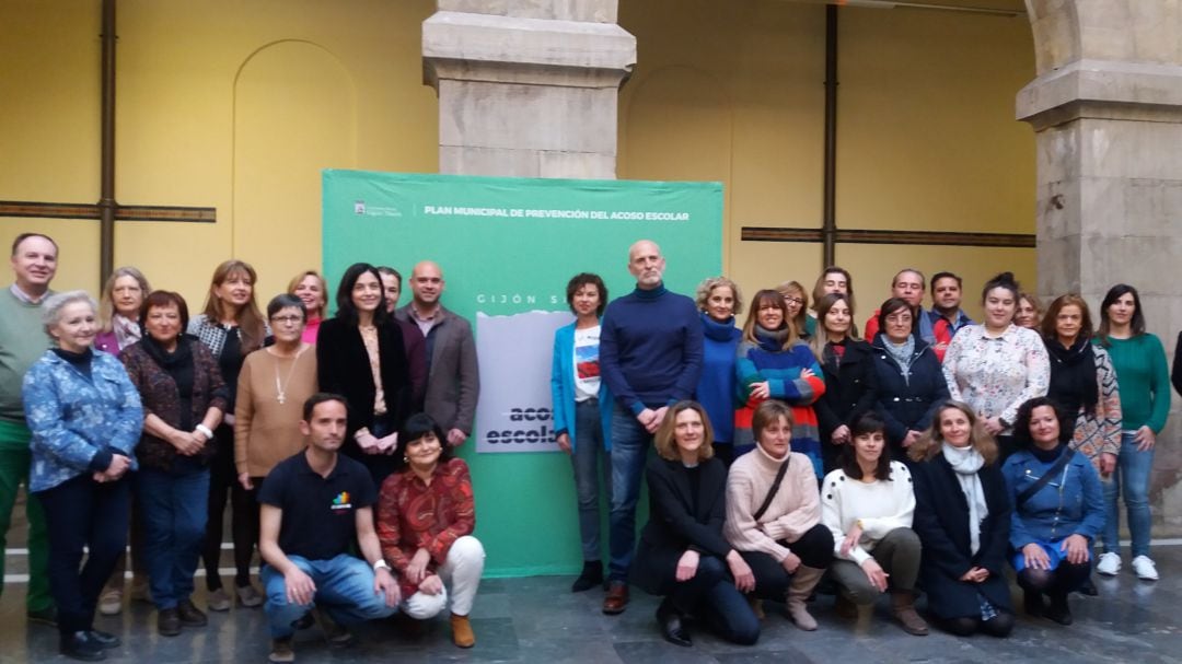 Responsables de 26 centros educativos reciben el reconocimiento del Ayuntamiento