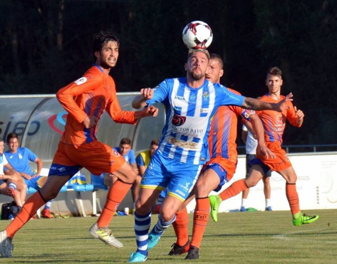 Diego Abad durante un encuetro de la pasada temporada con la elástica blanquiazul.